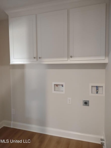 Building Photo - 576 Silver Hill Dr