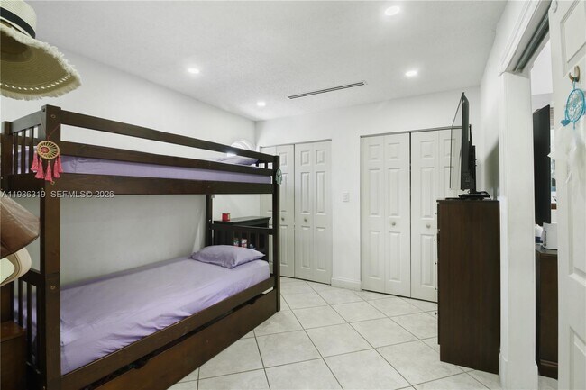 Building Photo - 10135 SW 139th Pl