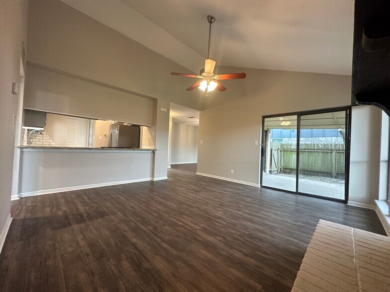 Building Photo - 105 Ivanhoe Dr