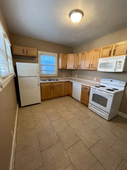 Building Photo - 1418 S 17th St