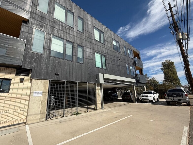 Building Photo - 2718 Pine St