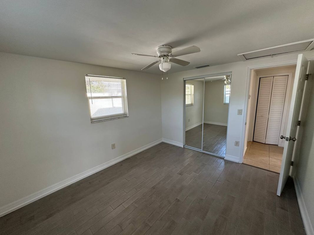 Building Photo - 445 90th Ave N