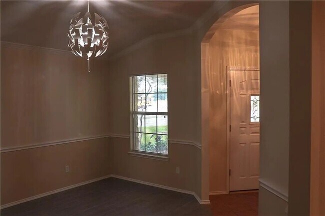Building Photo - 100 S Creek Bend Dr
