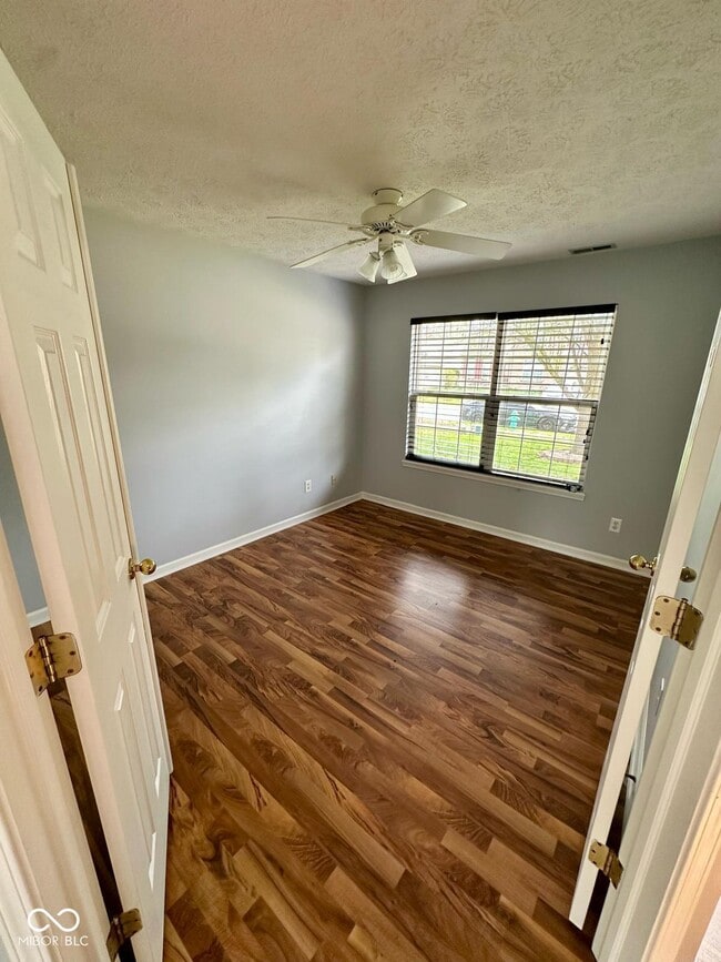 Building Photo - 6932 Thousand Oaks Ln