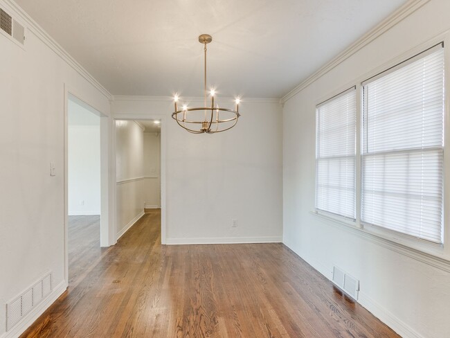 Building Photo - 3 Bedroom Rental in the Village!!