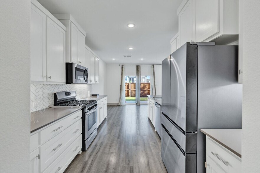 Building Photo - 1320 Hill Country Pl