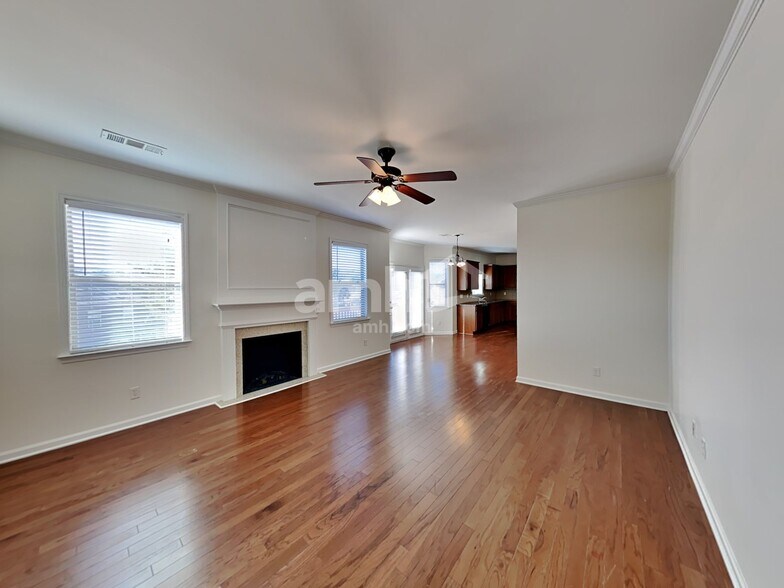 Building Photo - 687 Ivy Chase Loop