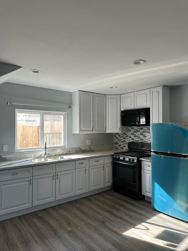 Building Photo - 13263 Filmore St