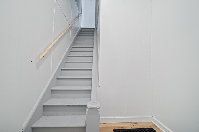 Building Photo - 1101 N Oak St