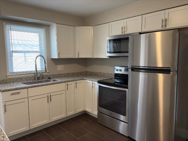 Building Photo - 4919 Fuller Dr