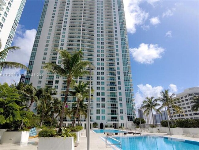 Building Photo - 950 Brickell Bay Dr