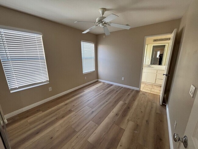 Building Photo - 3-Bedroom Townhome with Community Pool & S...