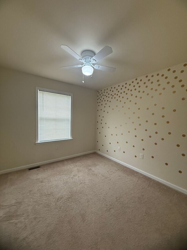 Building Photo - FOR RENT-Available Now! 3 Bed / 2.5 Bath Town-home