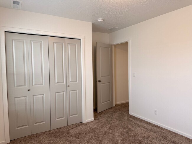 Building Photo - Beautiful Home in Montrose Community!
