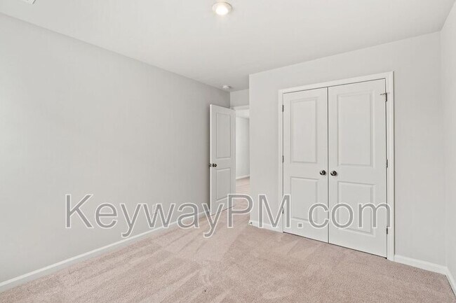 Building Photo - 644 Manitou Cir