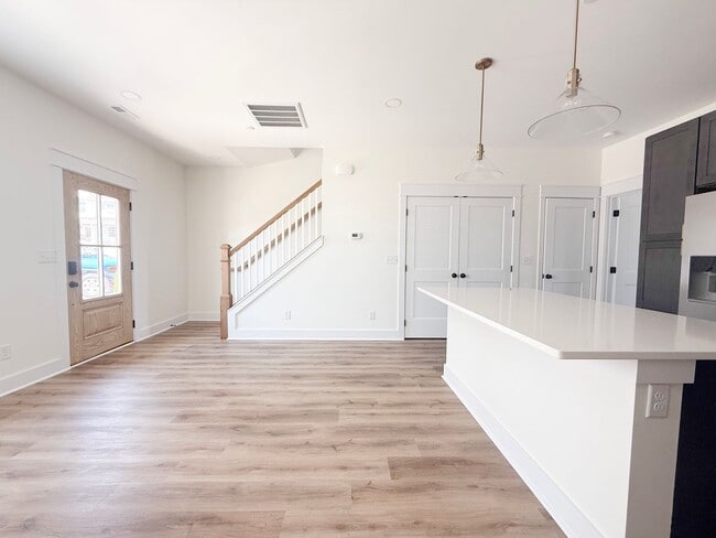 Building Photo - Spacious 3-Bedroom Townhome at Highbury | Modern Living Near Tennessee Tech