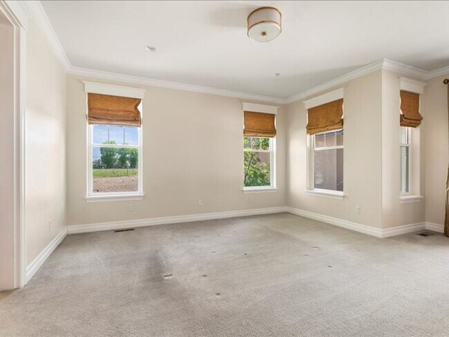 Building Photo - Stunning Tumalo Home on 3.21 Acres with Ca...