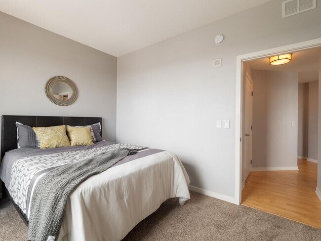 Building Photo - 929 Portland Ave