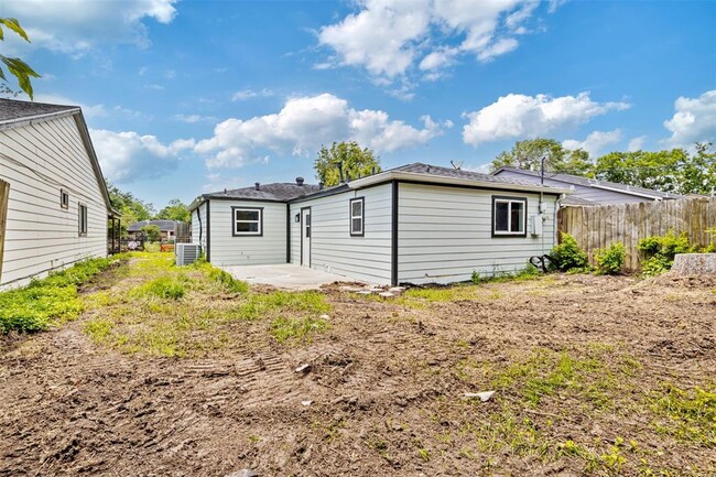 Building Photo - 2207 Mykawa Rd