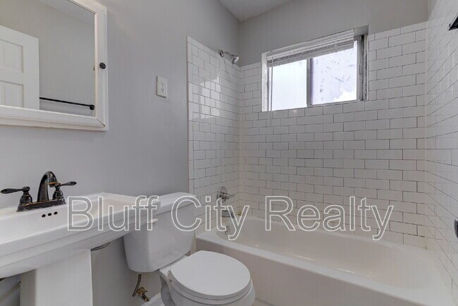 Building Photo - 2291 Madison Ave