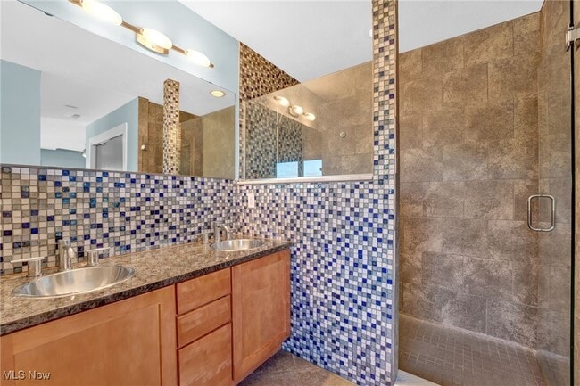 Building Photo - 2227 City View Dr