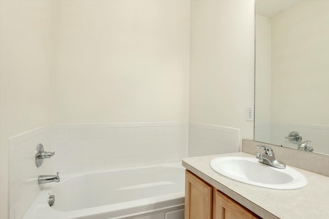 Building Photo - 3187 Camden Dr