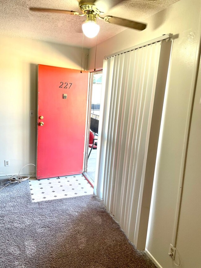 Building Photo - Studio Apartment on Las Vegas Strip - Clos...