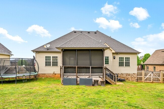 Building Photo - Spacious 4-Bedroom Home with Dual Living A...