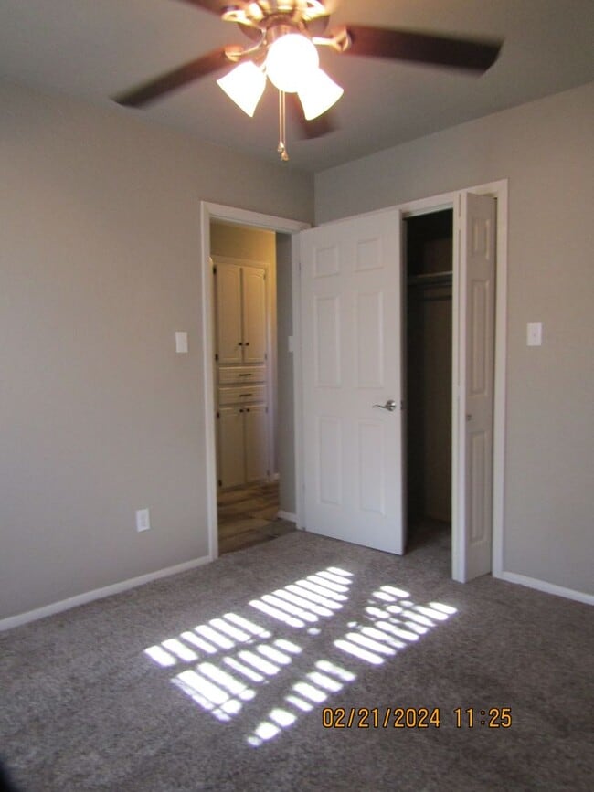 Building Photo - MacArthur Schools Area!