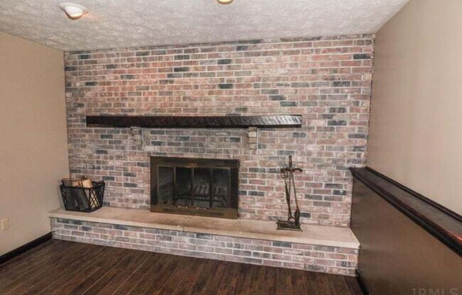 Building Photo - Beautiful 4-Bedroom Home on Spacious Corne...