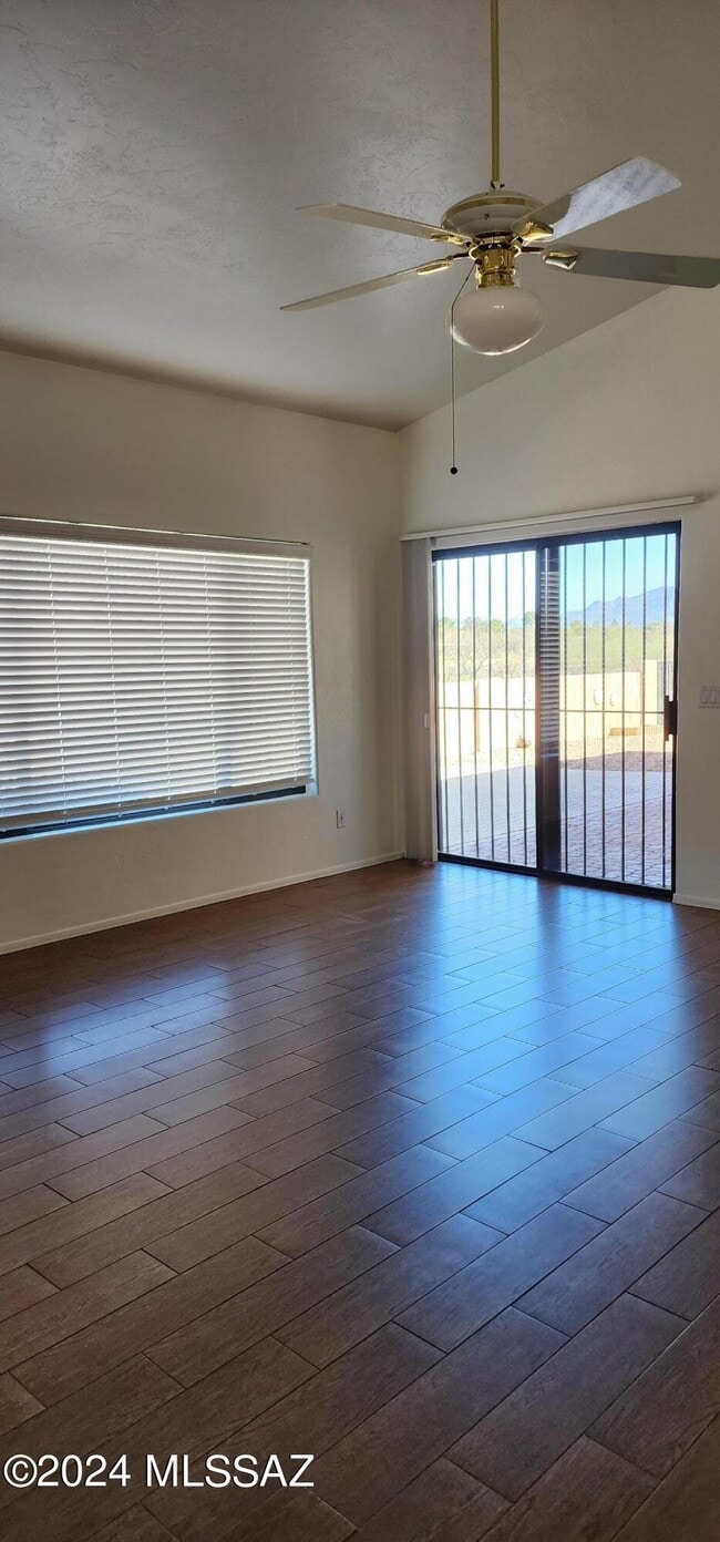 Building Photo - 7659 E Park View Dr