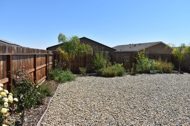 Building Photo - 4554 Iris Ct