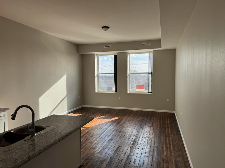 Building Photo - 712 12th St