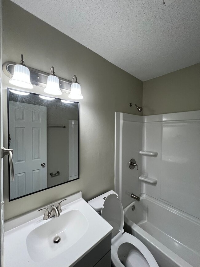 Building Photo - RENOVATED 3 Bd 1 Ba Home In University Park