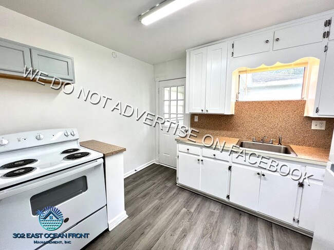 Building Photo - $200 OFF FIRST MONTH RENT - Lovely 3 Bedro...