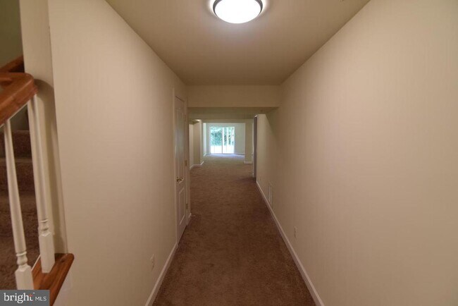 Building Photo - 139 Hokeland Dr