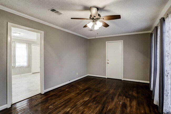 Building Photo - 7252 Parker Rd