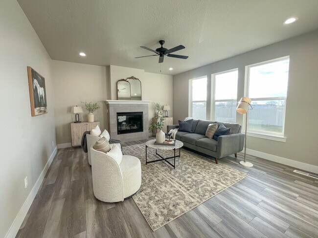 Building Photo - 6273 S Binky Ave