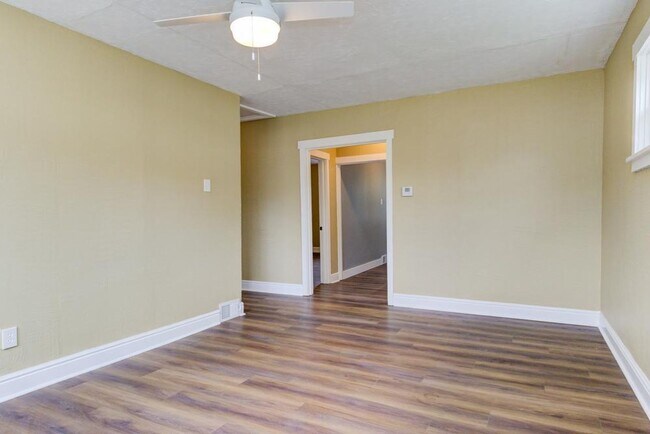 Building Photo - 2319 7th Ave