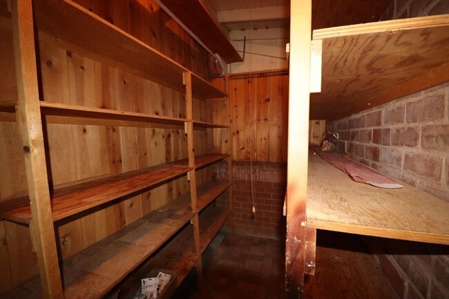 Building Photo - 3 Bedroom 2 Bathroom