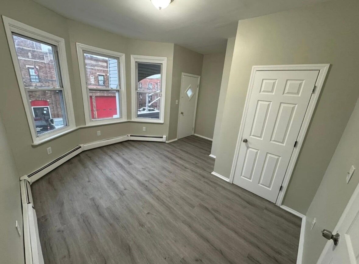 2R - 666 Grove St