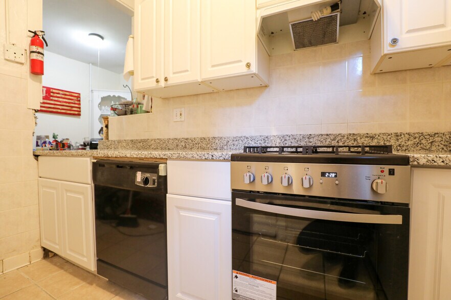 Building Photo - 322 St Paul St