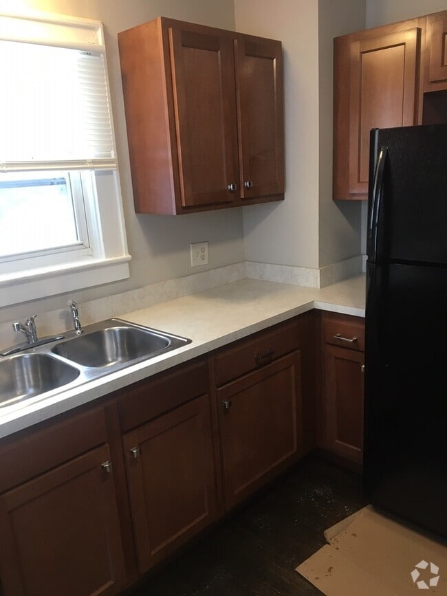 Building Photo - Spacious 3 Bed 1 Bath with Large Garage