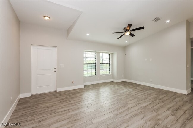 Building Photo - 524 Lone Star Ln