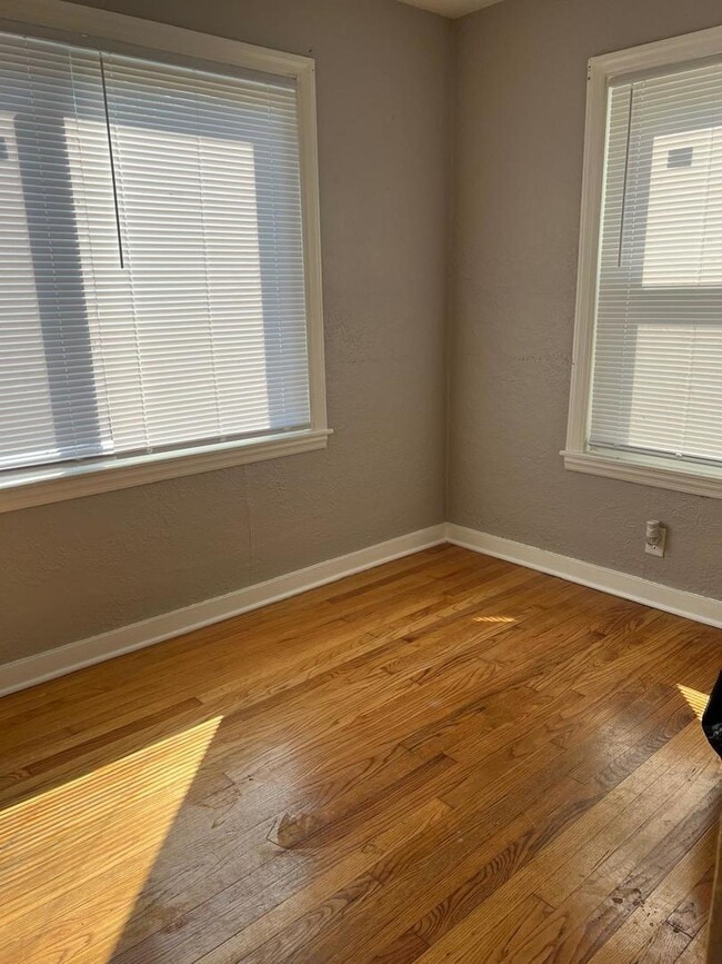 Building Photo - 438-155 155th St