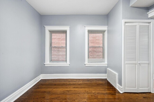 Building Photo - 1341 N Ashland Ave