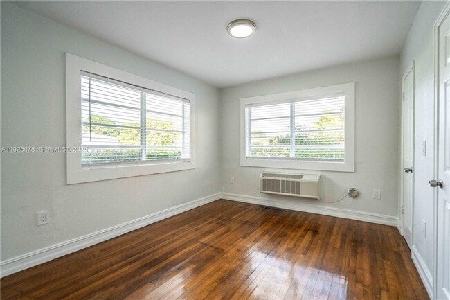 Building Photo - 7925 Hawthorne Ave