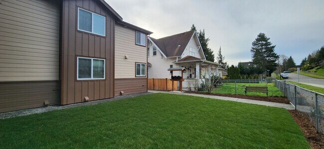 Building Photo - 3213150