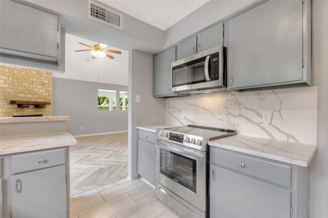 Building Photo - 619 Leicester Ln