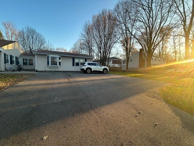 Building Photo - Charming 3BR House in Westborough